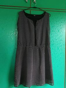 Black Sleeveless Top