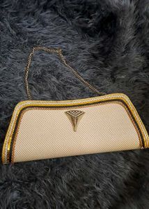 Shiny Clutch With Sling👝