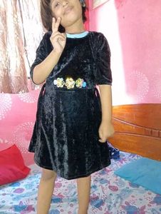 Black Velvet Girl&#39;s Dress