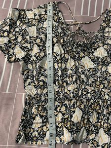 Zudio Crop Top Golden Morif Design Detail