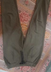 Solid Pure Cotton Regular Fit Pant For Women&#39;s