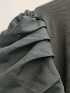 Stretchable Black Top With Full Sleeve And Grip