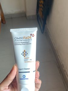 OMNIFADE Face wash