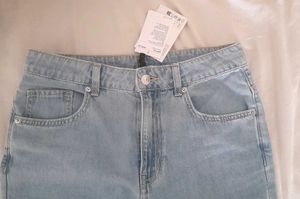 H&amp;M Crop High Waisted Light Weight 5 Pocket Jeans