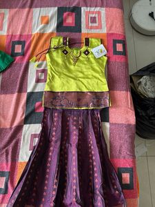 Pattu Pavadai