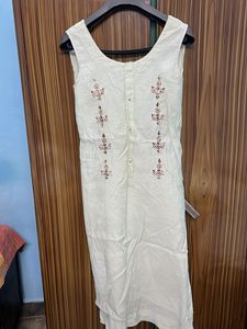Embroidered Sleeveless Kurti