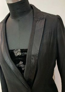 Elegant Black Blazer - Chic Style