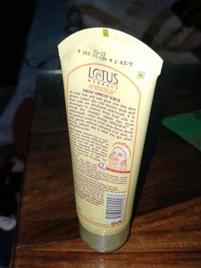 Lotus Herbals Apriscrub