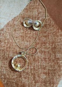 Beautiful Locket With Their Hoops ❤️