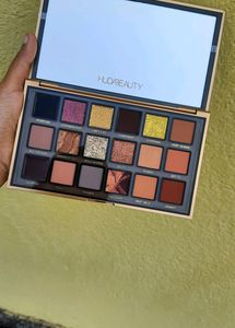 Empowered Palette By Huda Beauty