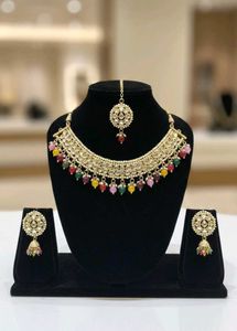 Elegant Kundan Jewelry Set