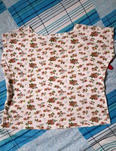 White Floral Print Crop Top Women&#39;s Tshirt 🌸🤍