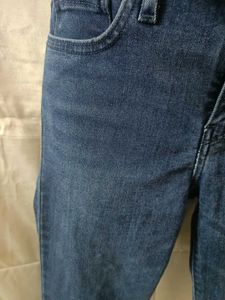 Levis Straight Fit Blue Jeans