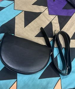 Black Slingbag - Women
