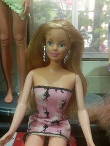 Barbie doll (vintage mackie face)