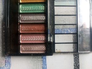 Oumeidie Eyeshadow Palette