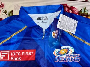 Official Mumbai Indians 2025 Fan Replica Jersey 🧢