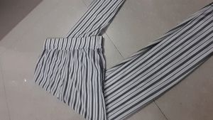 BLACK &amp; WHITE STRIPPED JEGGING PANT
