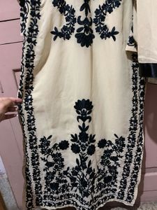Elegant Embroidered Pakistani Kurta Set