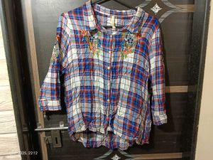 Plaid Top with Floral Embroidered 🌺