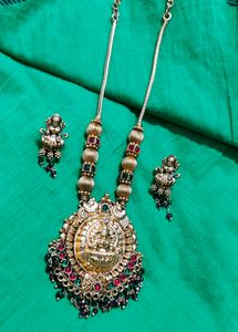 Lakshmi Pendant Set