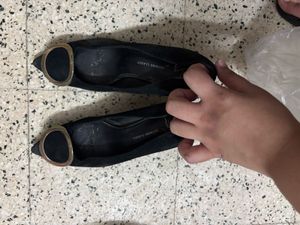 Black Pumps
