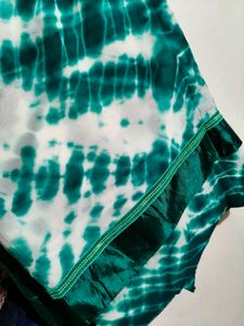 Green & White Tie-Dye Saree Without Blouse