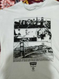 Levi&#39;s Graphic Tee