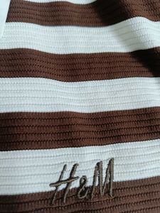 H&amp;M T SHIRT STRIP LINING