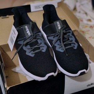 Helinn M Running Shoes_Adidas_gender nuetral