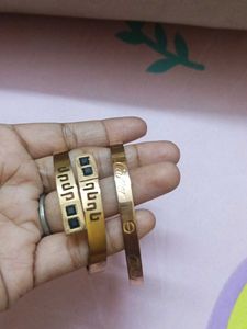 Set of 2 Gold Bangles
