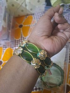 Glass Green Floral Bangle Set