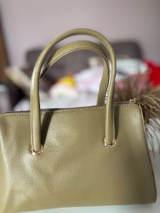 Olive Handbag 👜