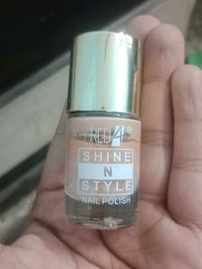 RED ⁴ SHINE N STYLE NAIL POLISH