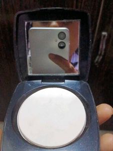 Elle 18 Lasting Glow Compact