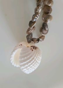 Mala with shells