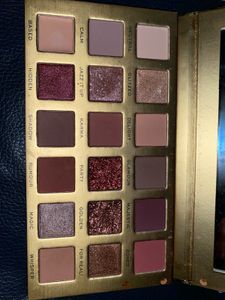 Makeup Revolution Eyeshadow Pallette