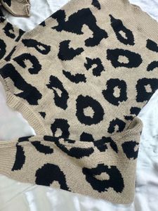 FINAL SALE 🎉 Urbanic Sweater