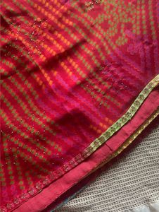 Pink &amp; Red Bandhani Patterned Saree