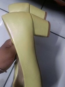 Yellow Heels 👠