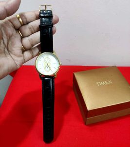 Timex Gold-Tone Watch ⚡with Black Leather Band