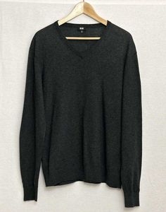 Uniqlo Unisex V Neck Sweater 🖤