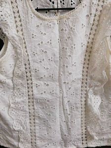 Chic White Sleeveless Eyelet Lace Top