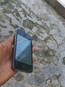 Two Apple Iphone 4s