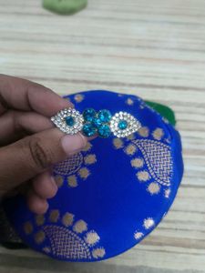 Gold-toned Hair Accessory