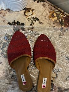 embroidered jutti