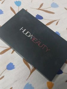 Huda Beauty Eyeshadow