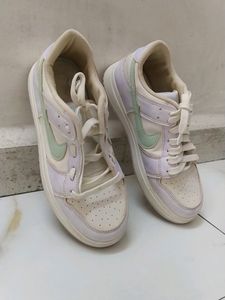 NIKE WOMEN SHOE