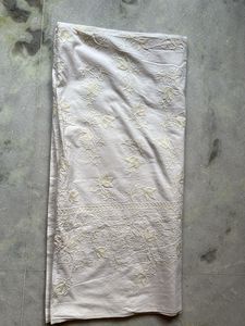 embroidered dining table Mate