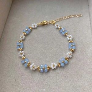 Korean Daisy Bracelet